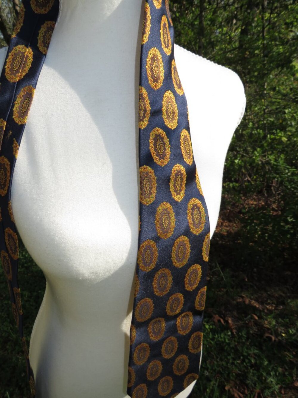 Vintage Christian Dior Silk Tie | Navy Gold Medallion Pattern | 53" Long 4" Wide - Picture 3 of 4